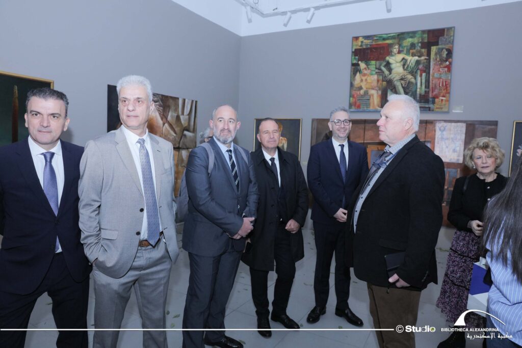 Ο κος Αστέριος Νένος καθώς ξεναγεί την αντιπροσωπεία της ΚΕΔΕ.