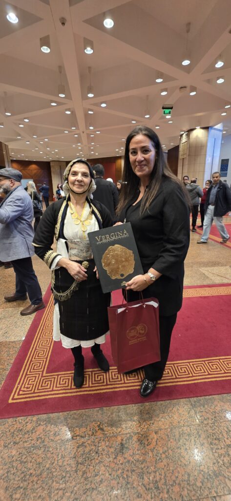 The president of the Cultural Association "AIGES" Evdoxia Manolopoulou, gives the commemorative gift to the head of exhibitions of the Library of Alexandria, Ms. Heba El Rafey.